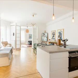  Apartamento Klauzal W/3 Bedrooms, French Balcony